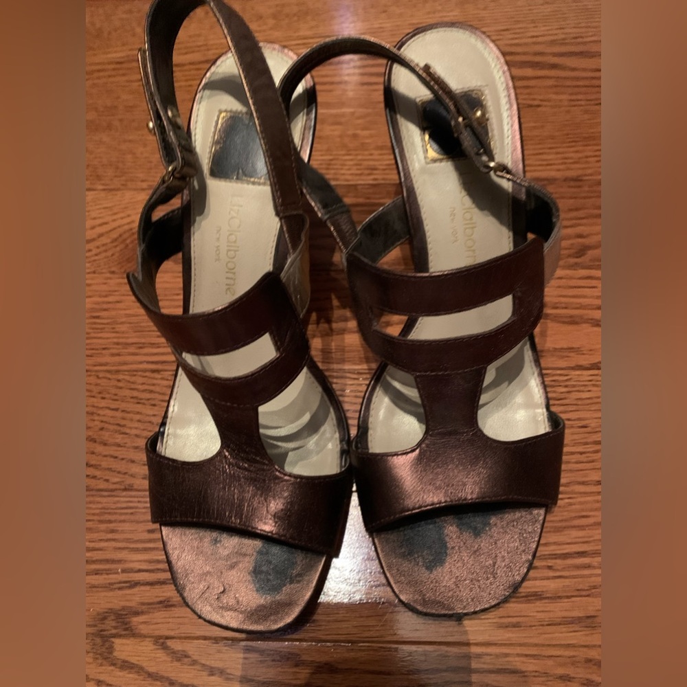 Liz Claiborne| 7.5 | Brown leather two-tone sandals, heel & square strap design